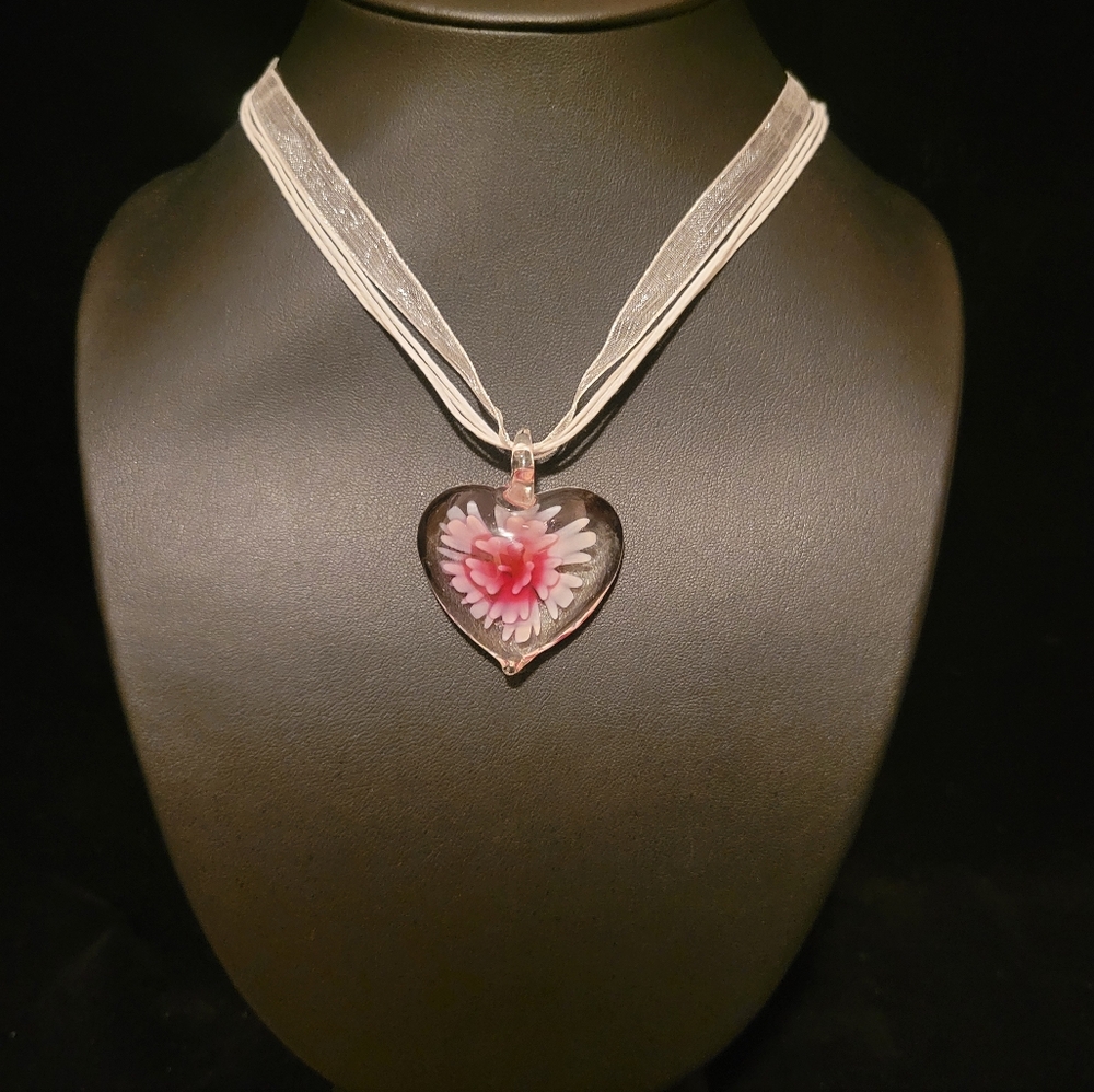Beautiful Art Glass Flower in Heart Pendent Necklace